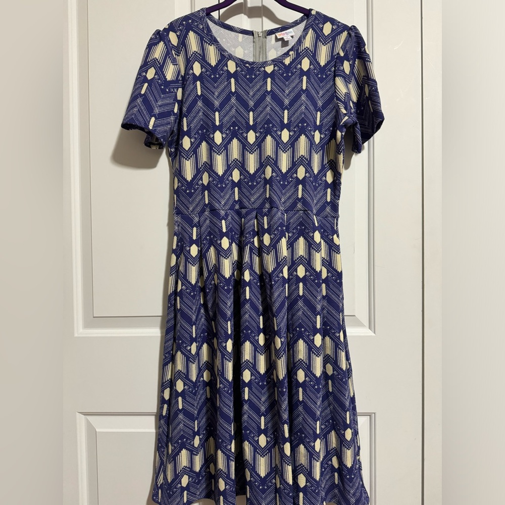 EUC LuLaRoe Amelia, size L